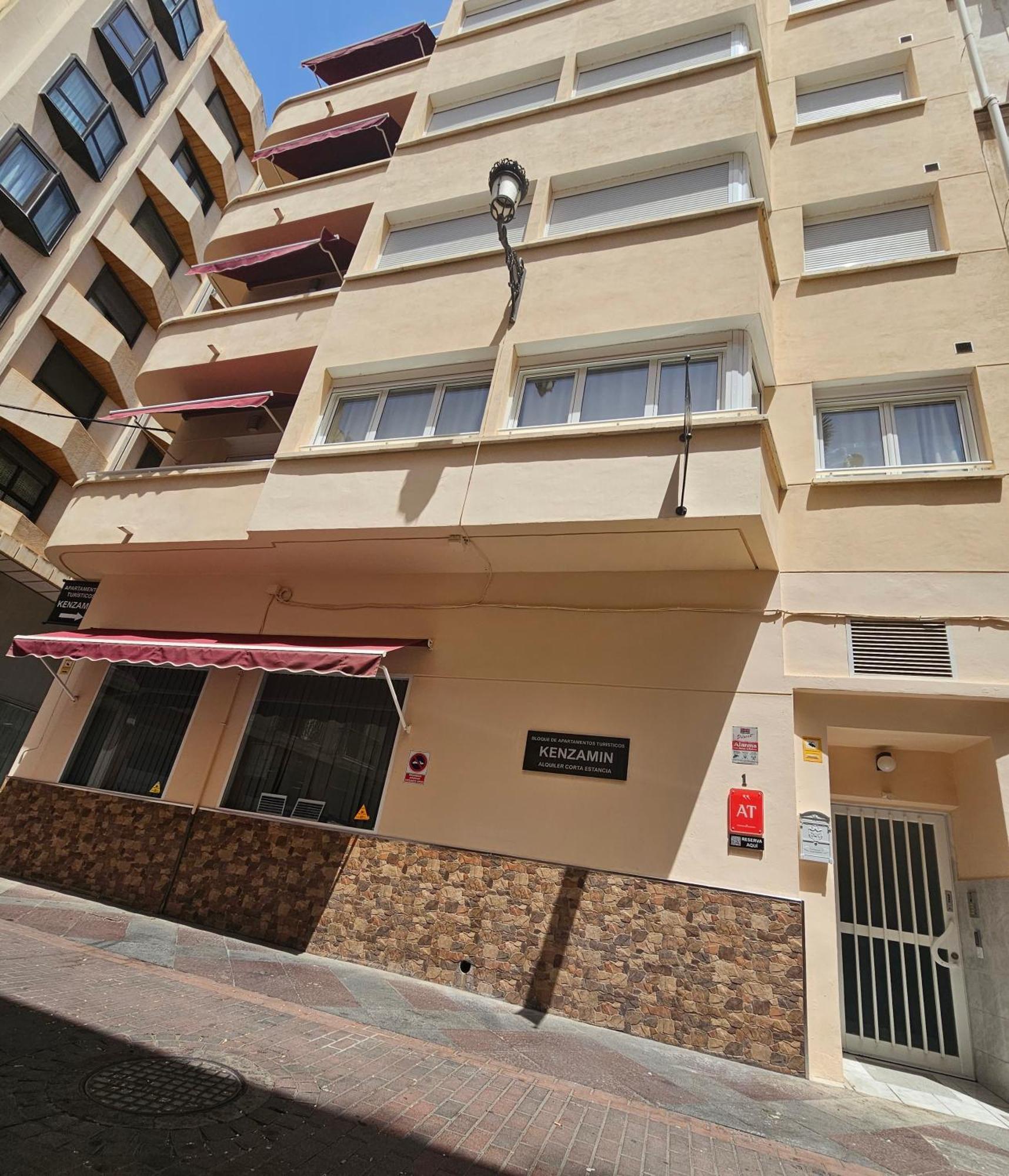 Apartamentos Turisticos Kenzamin Alicante Eksteriør billede