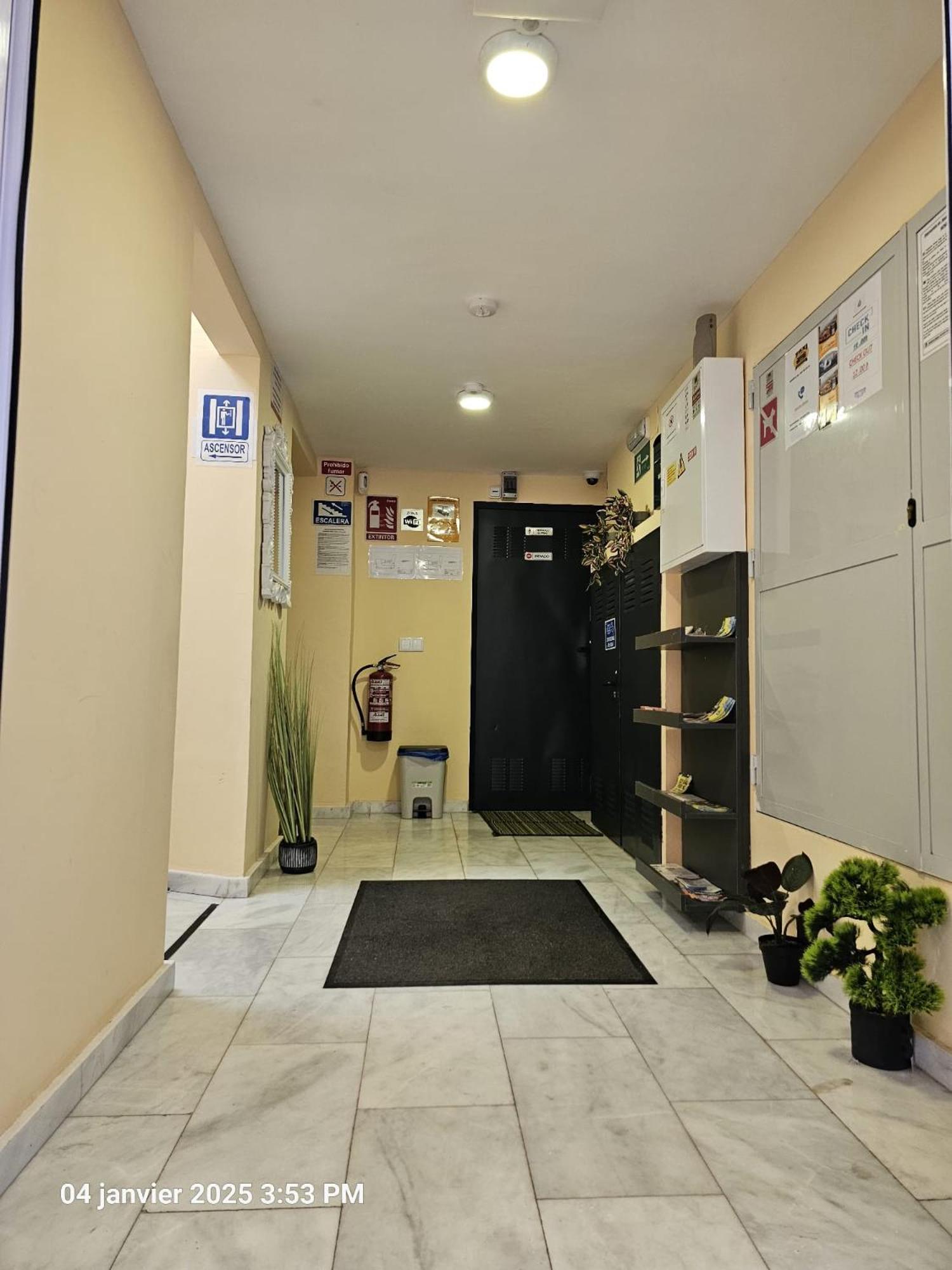 Apartamentos Turisticos Kenzamin Alicante Eksteriør billede