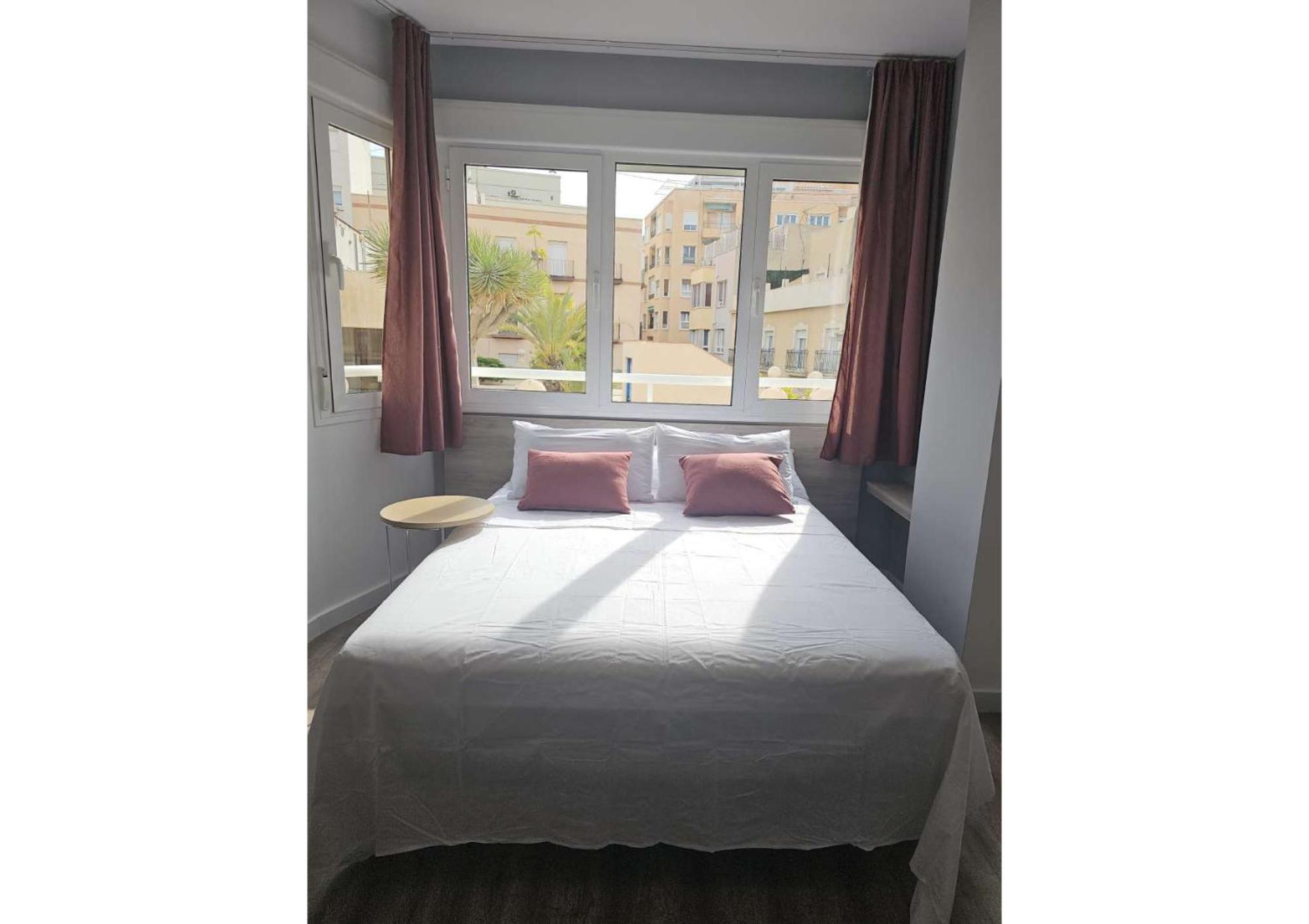 Apartamentos Turisticos Kenzamin Alicante Eksteriør billede