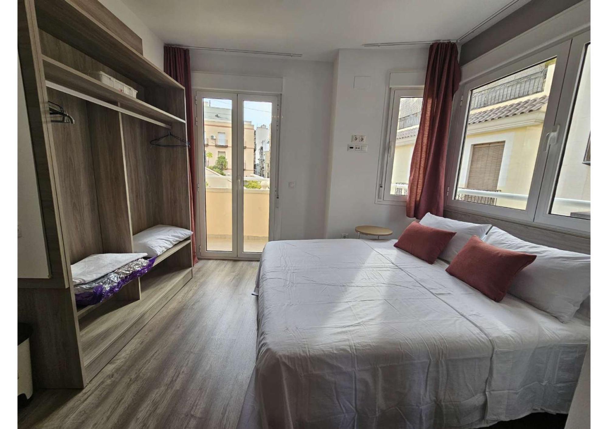 Apartamentos Turisticos Kenzamin Alicante Eksteriør billede